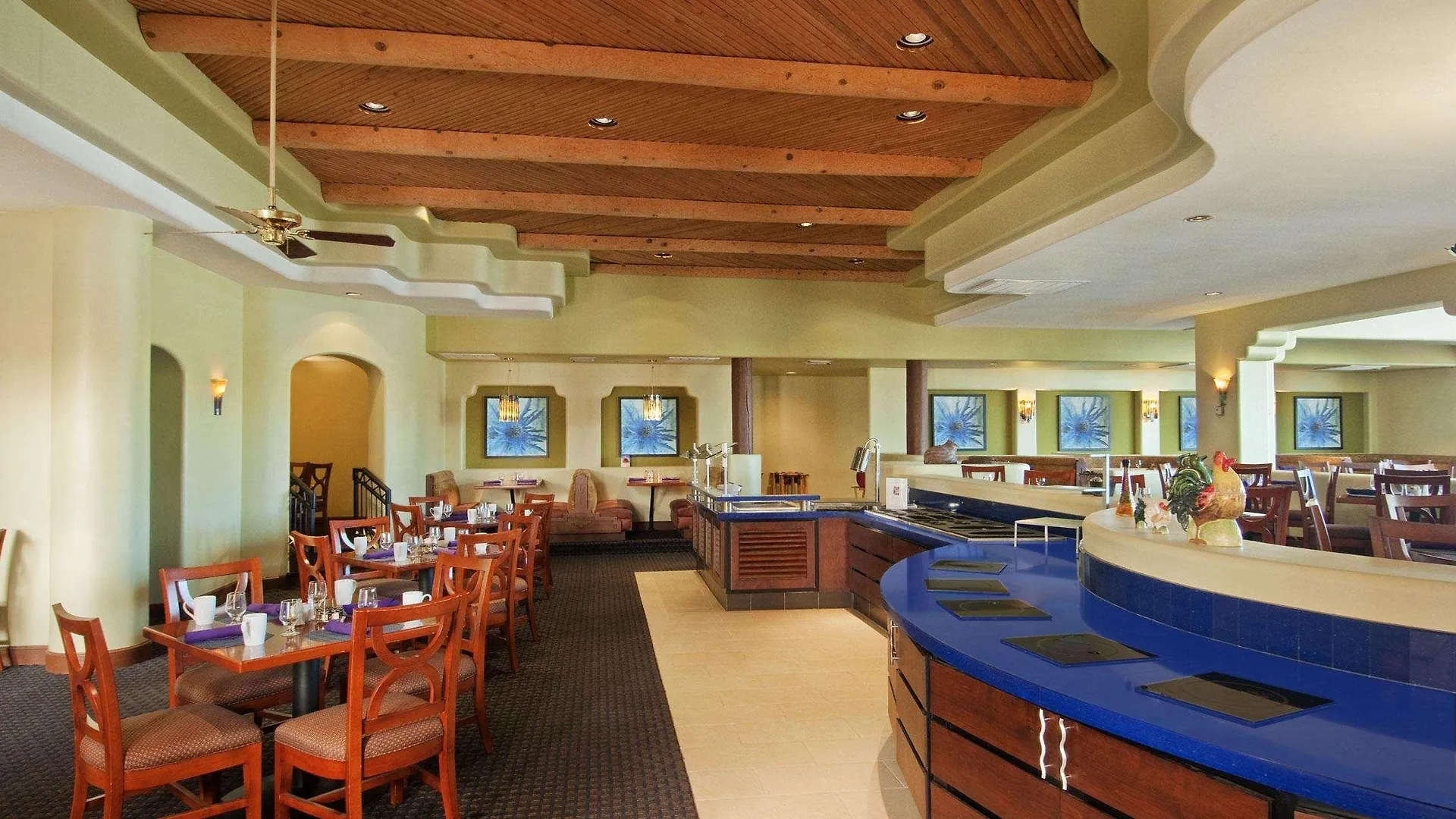 Hilton Phoenix Airport 3*,