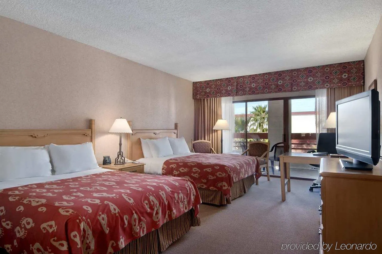 Hilton Phoenix Airport 3*,